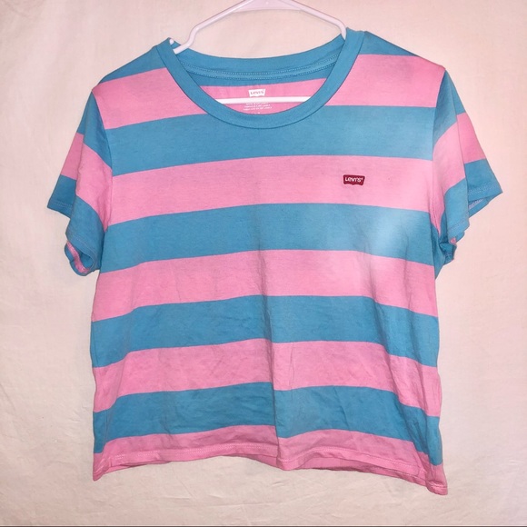 Levi's Tops - levi’s cropped top